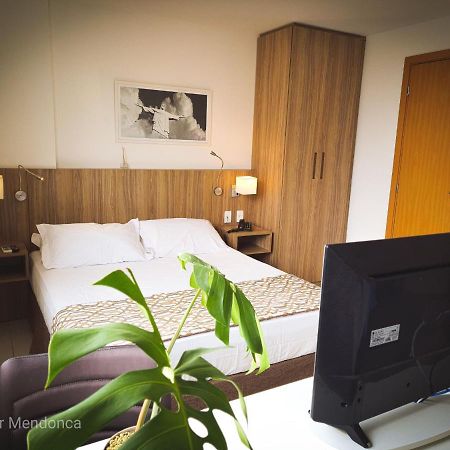 Quarto Executivo Para Sua Estadia De Trabalho カンポス・ドス・ゴイタカゼス エクステリア 写真